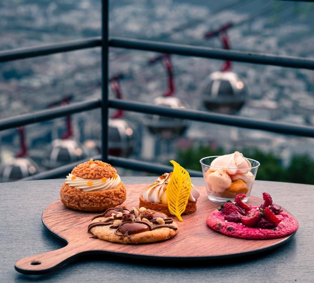 Pâtisseries sur plateau